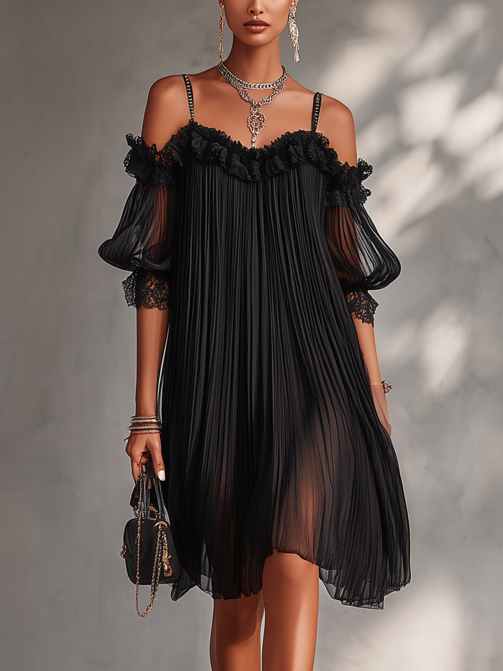 Vittoria | Mini robe noire en chiffon avec épaules dénudées et bord en dentelle