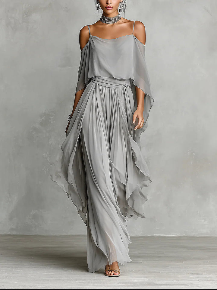 Ensemble en chiffon gris avec débardeur fluide et pantalon à épaules dénudées