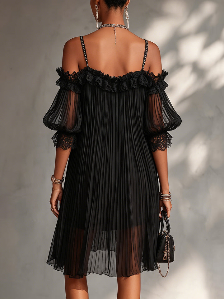 Vittoria | Mini robe noire en chiffon avec épaules dénudées et bord en dentelle