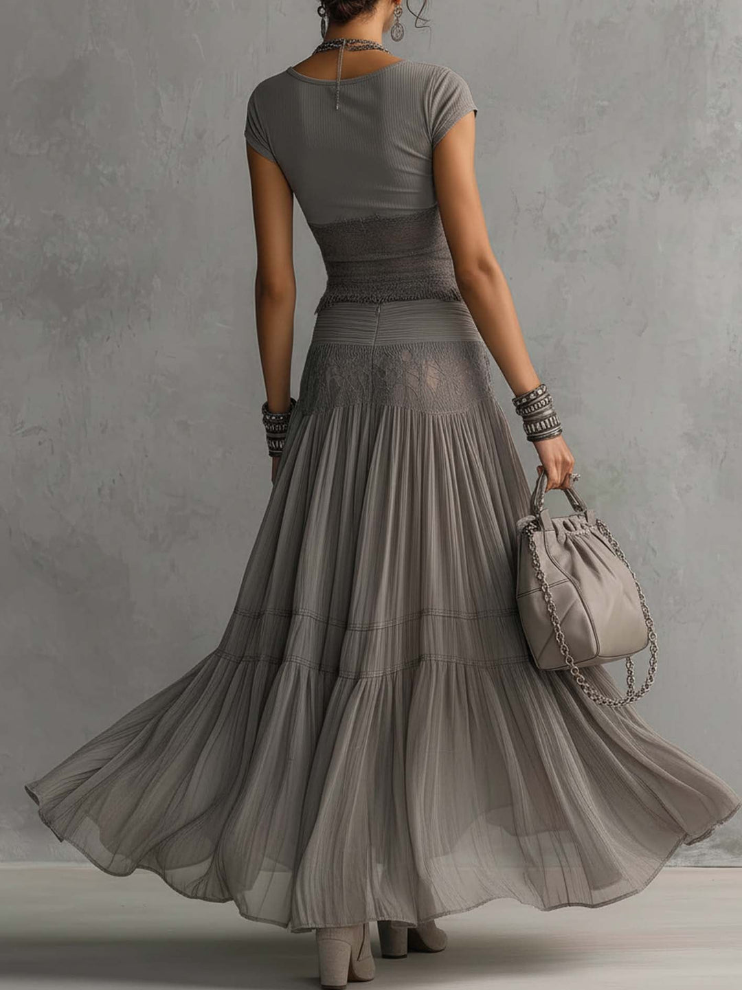 Top Gris en Dentelle Transparent avec Panneaux et Ensemble de Jupe Maxi Plissée