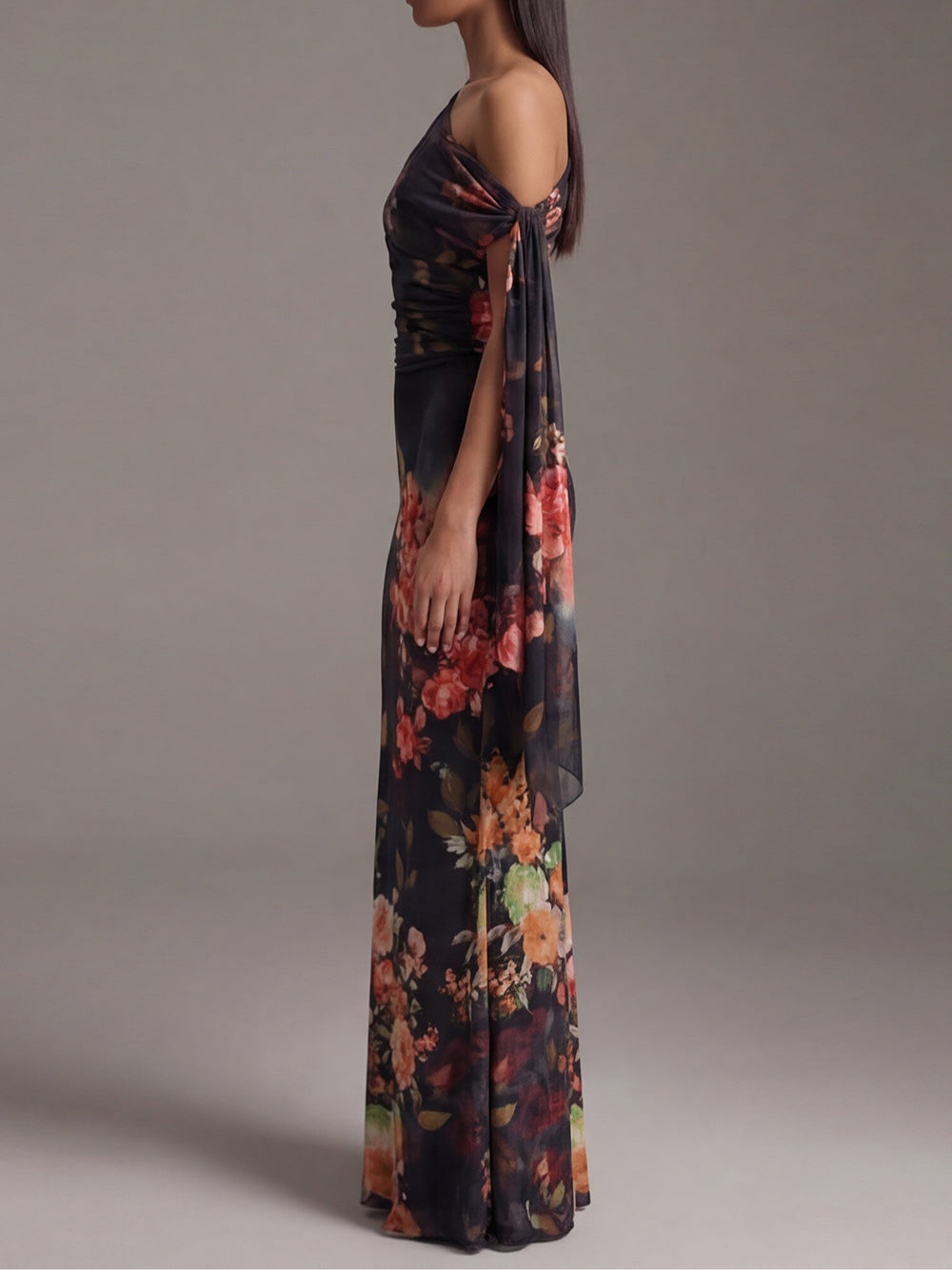 Robe Maxi Plissée en Chiffon Imprimé Noir à Épaule Unique