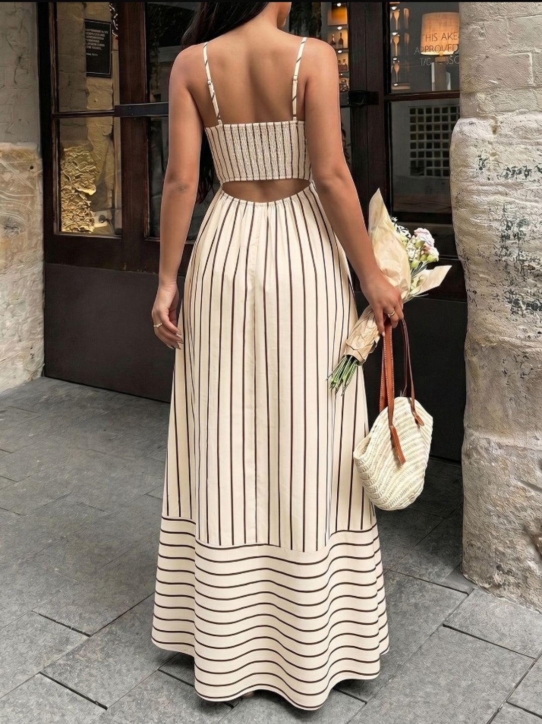Sylvia | Robe longue à rayures noir et beige à fines bretelles