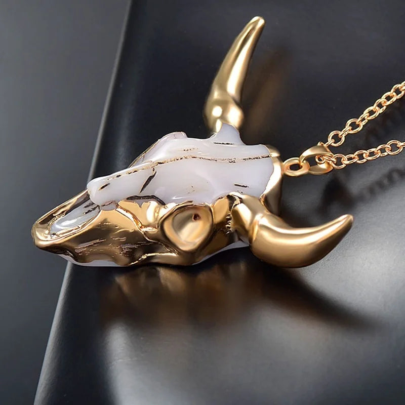 Collier en marbre doré avec taureau