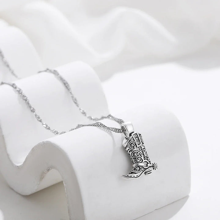 Collier en forme de botte de cowboy délicate