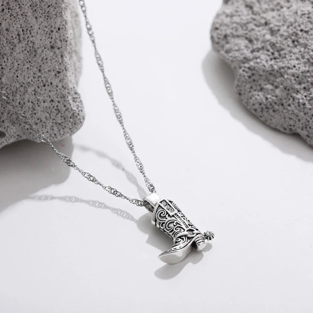 Collier en forme de botte de cowboy délicate