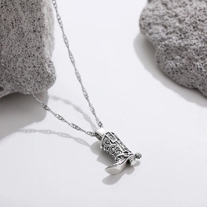 Collier en forme de botte de cowboy délicate