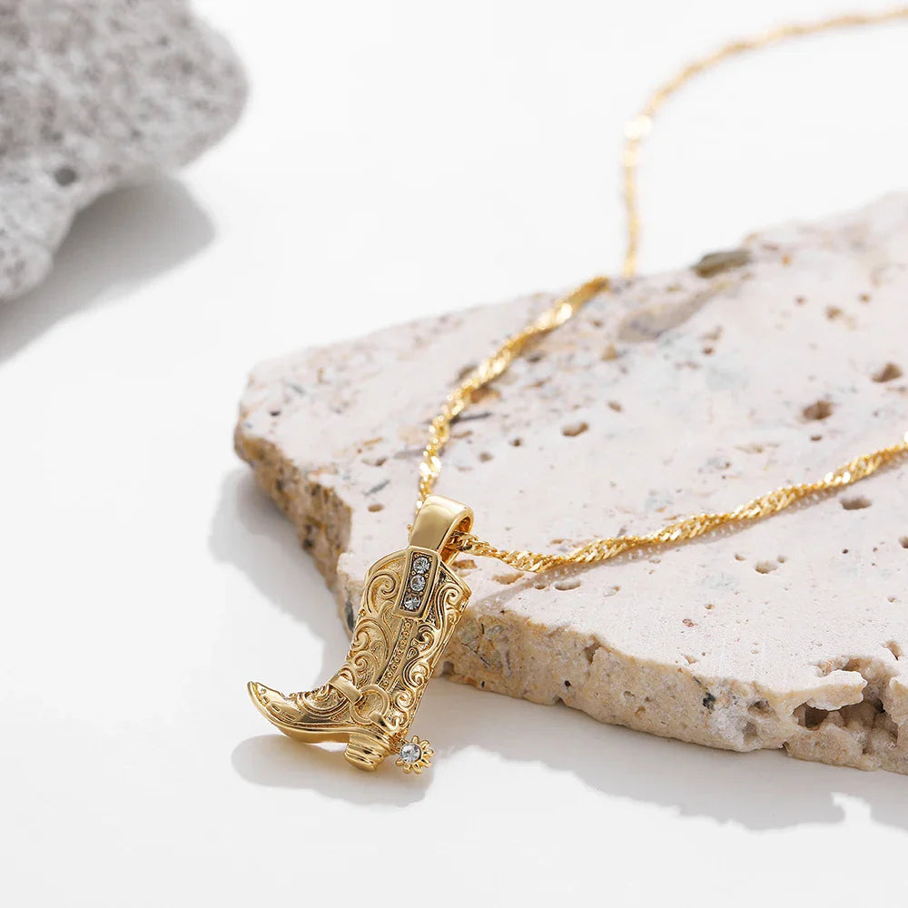 Collier en forme de botte de cowboy délicate
