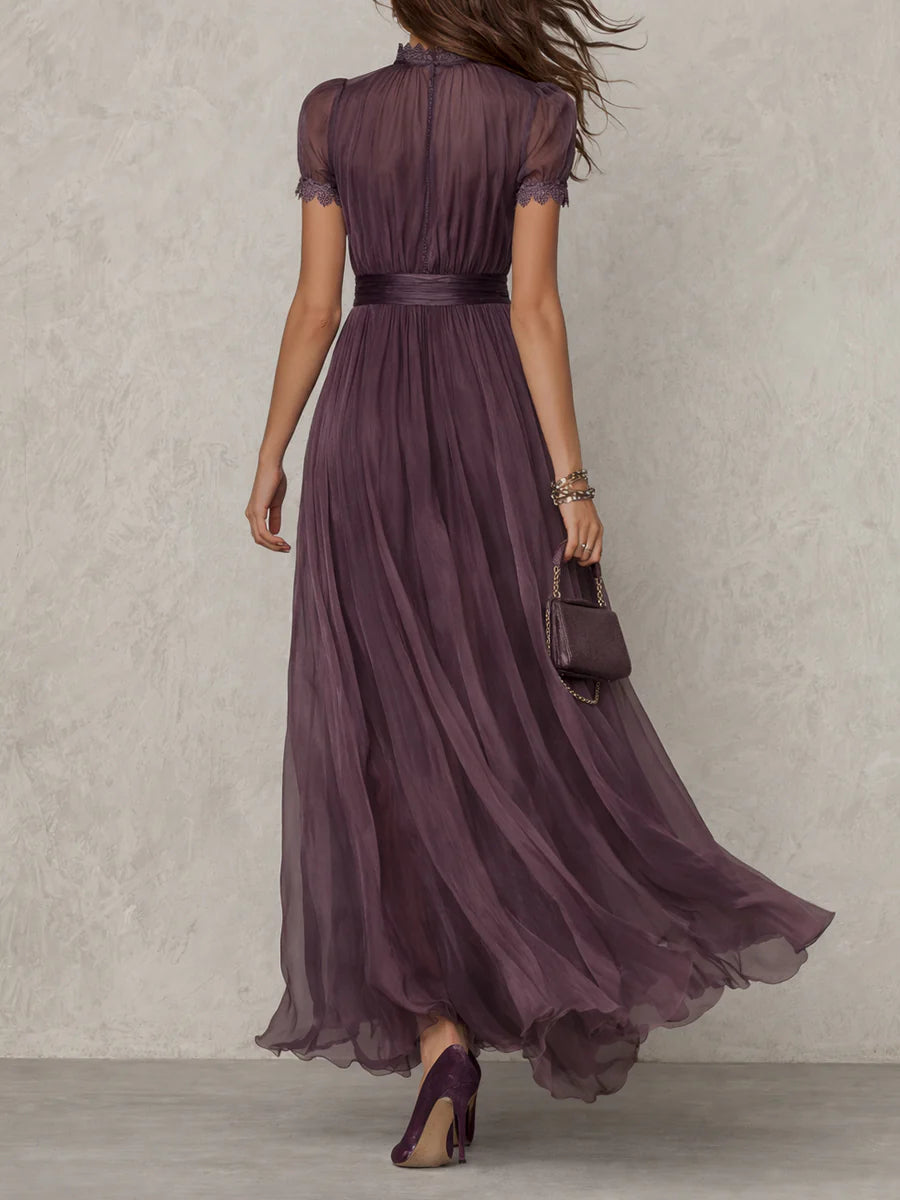 Laurence | Robe Longue Violette à Décolleté Clé & Dentelle