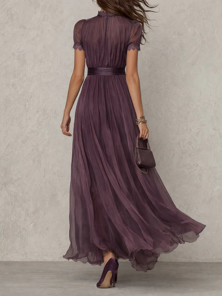 Laurence | Robe Longue Violette à Décolleté Clé & Dentelle