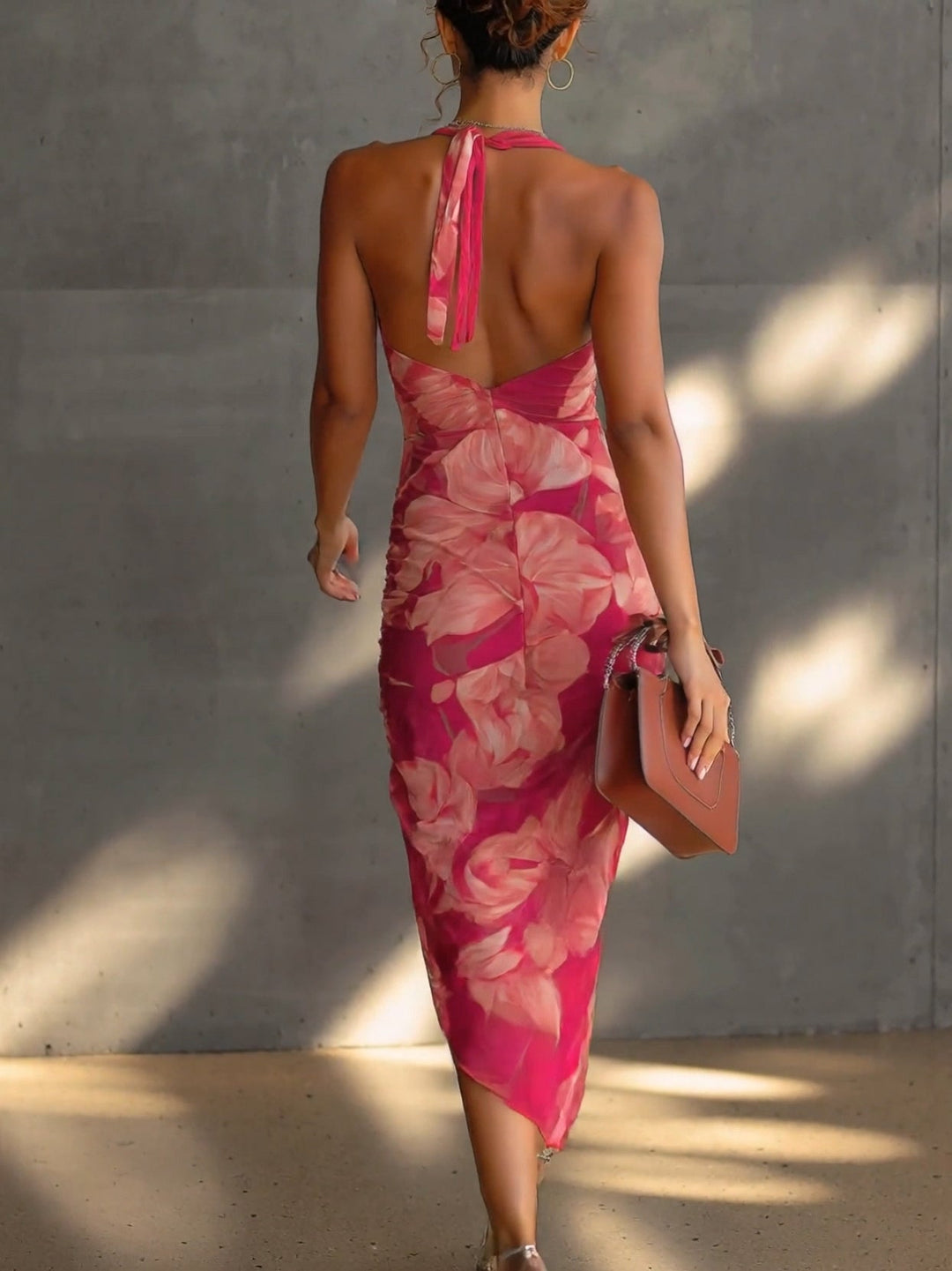 Robe bodycon sans manches avec imprimé floral fuchsia