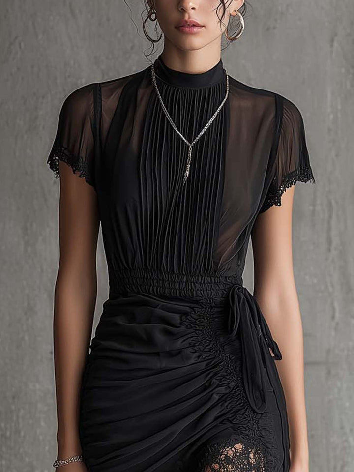Robe Mini en Chiffon Noir avec Taille Plissée et Bord en Dentelle
